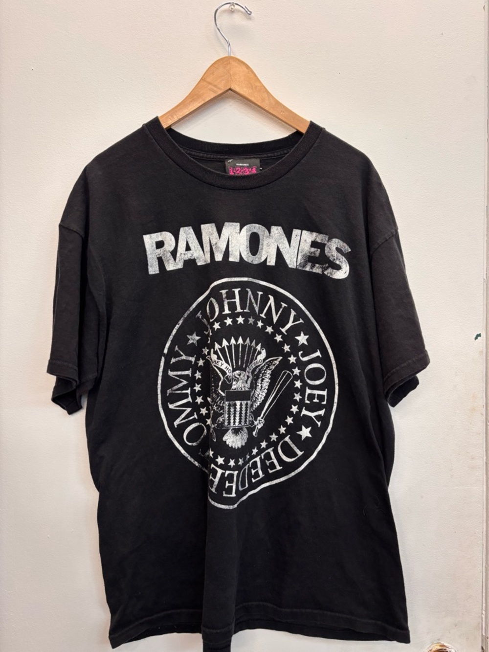 Ramones Band Tee Mens XL Black T-shirt with White Logo Punk Grunge